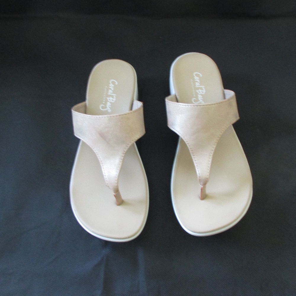 CORAL BAY gold-tone sandals - sz 6.5 - Very cute & Comfortable! - Excellent Cond